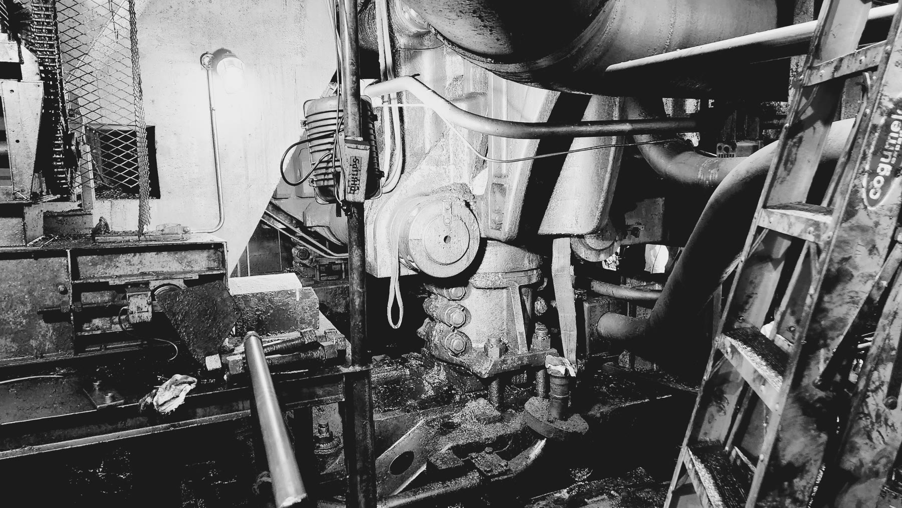 Equipamento no interior de uma fábrica