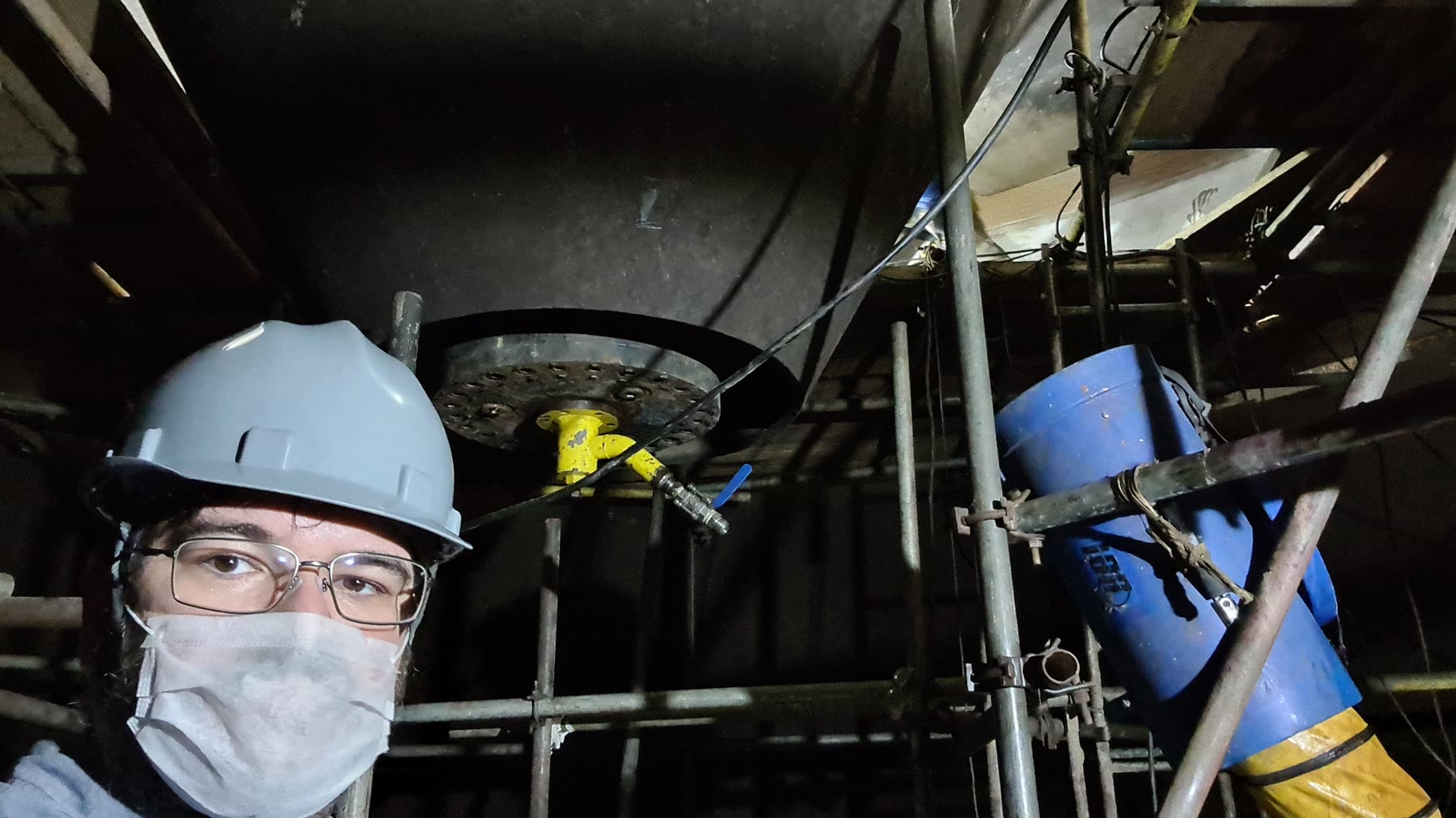 Pablo Sanches Garcia durante uma inspeção em uma planta industrial