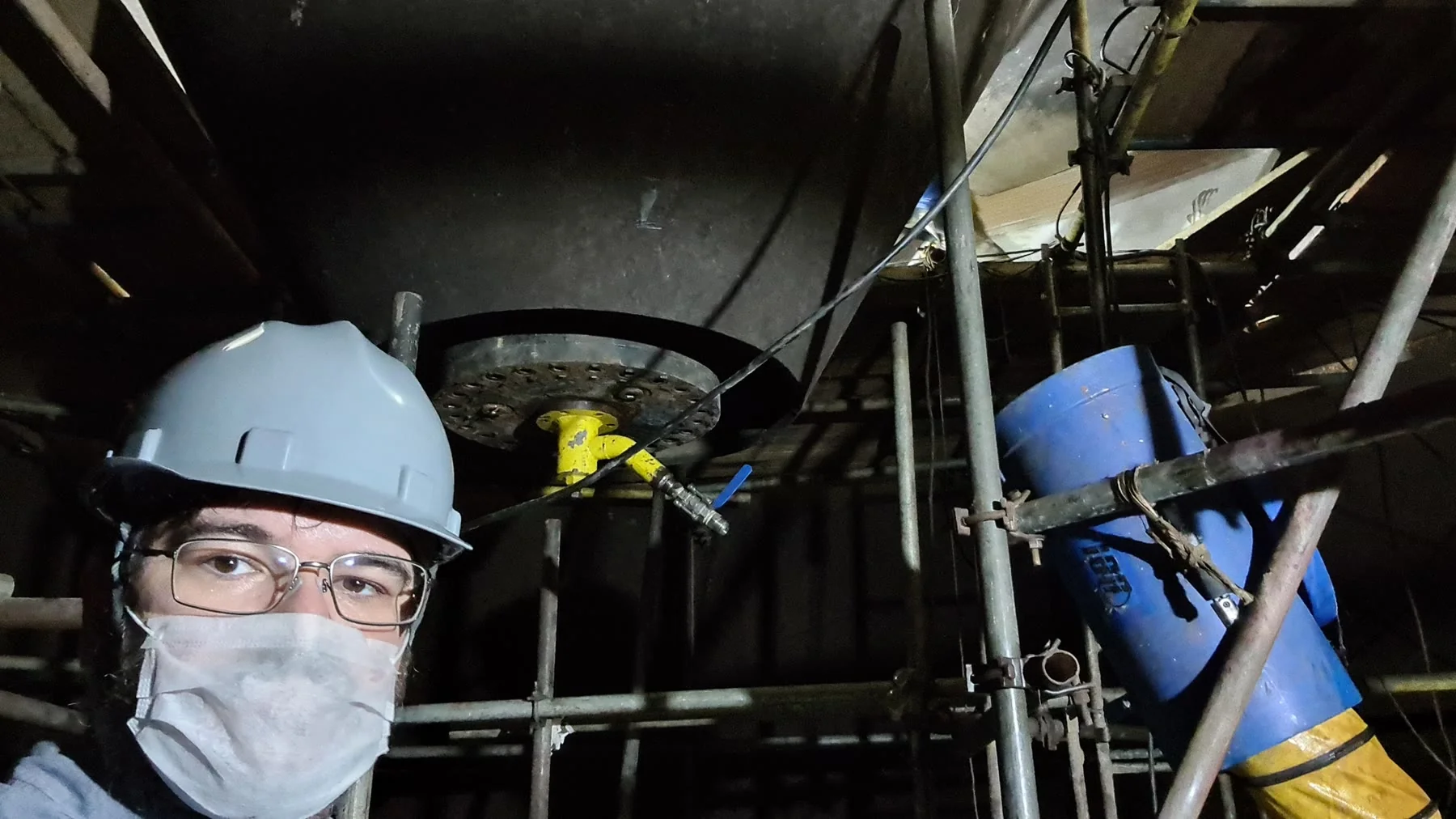 Pablo Sanches Garcia durante uma inspeção em uma planta industrial